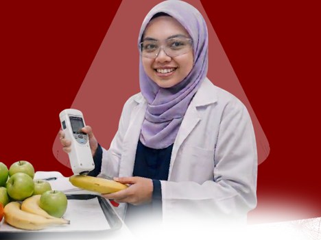 Agro Processing Technology student measuring the colour of a banana